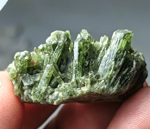 Green Epidote Crystal Cluster — 70 ct, Pakistan