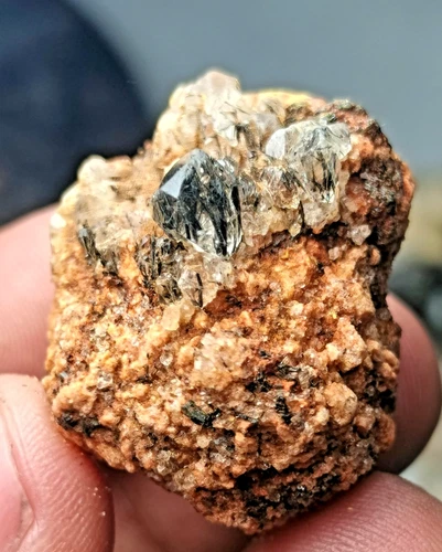 Quartz Crystal Specimen — 90 ct, Pakistan