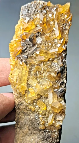 Quartz Crystal Specimen — 430 ct, Pakistan