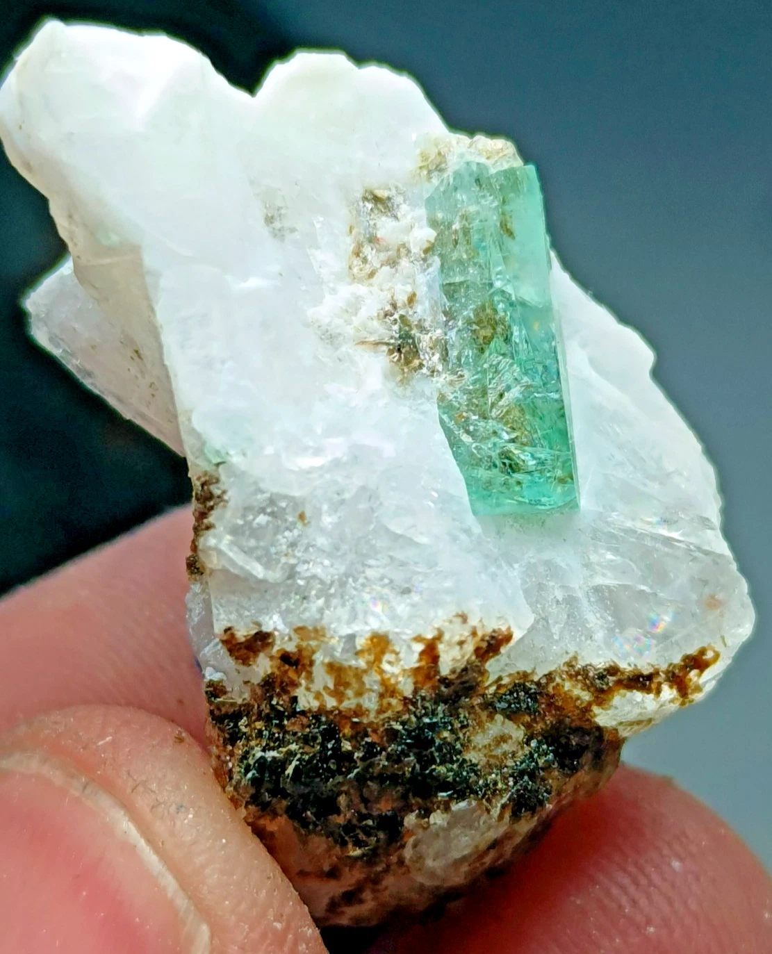 Green Emerald Crystal Specimen — 40 ct, Pakistan (Chitral)