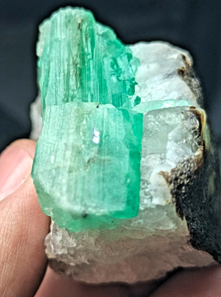 Green Emerald Crystal Specimen — 480 ct, Pakistan (Chitral)